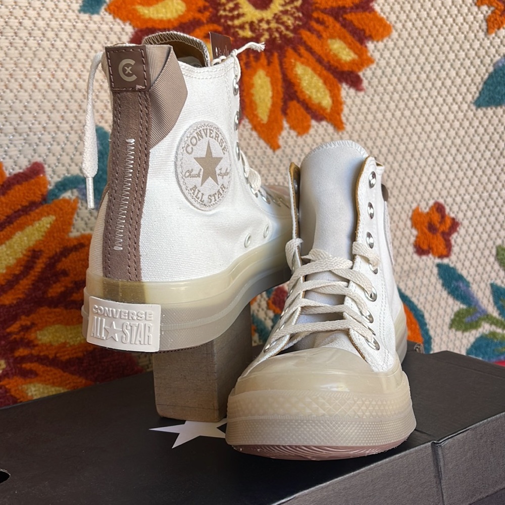 Converse A03294C
CTAS CX HI
EGRET/NOMAD KHAKI/WHEAT WMNS sneakers - Picture 2 of 16